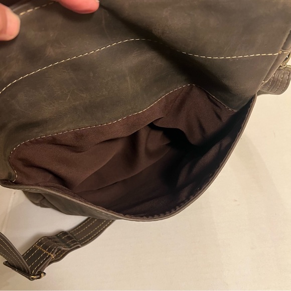 Unisex Brown Leather adjustable crossbody shoulder messenger or backpack - Picture 11 of 16